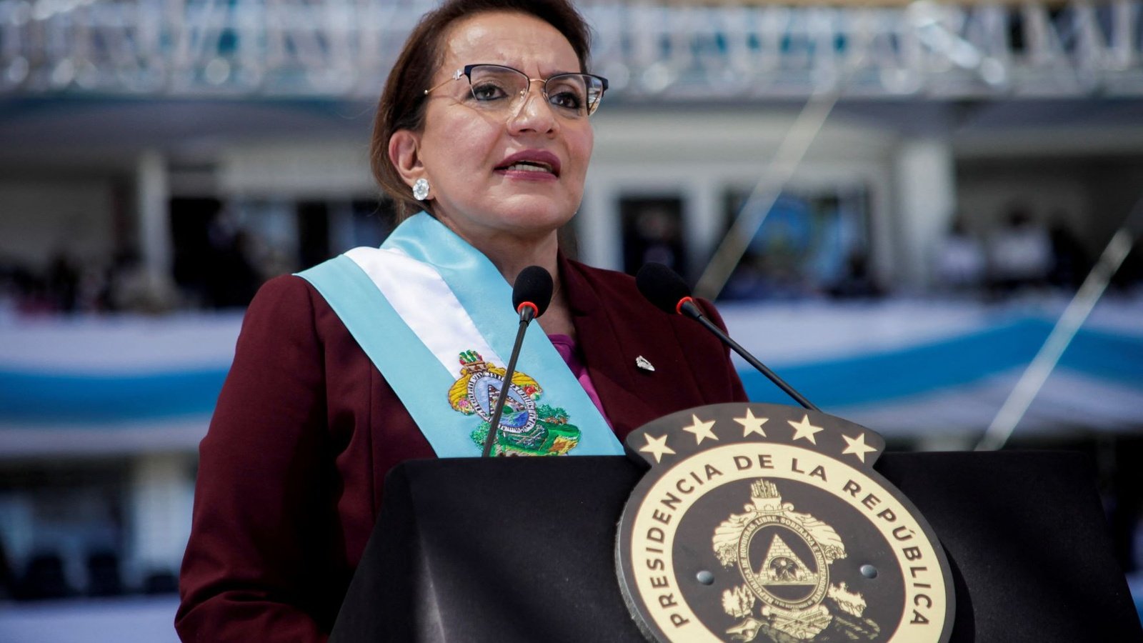 women-this-week-first-woman-president-sworn-into-office-in-honduras